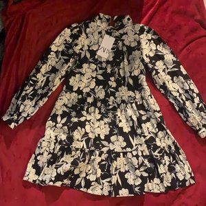 Brand Zara / Size Medium / Color black with white flowers. Long sleeve